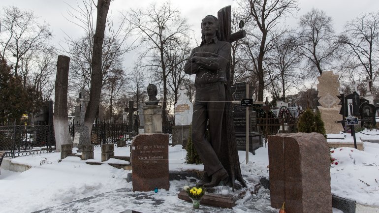 A requiem was held at grave of poet Grigore Vieru (PHOTO)