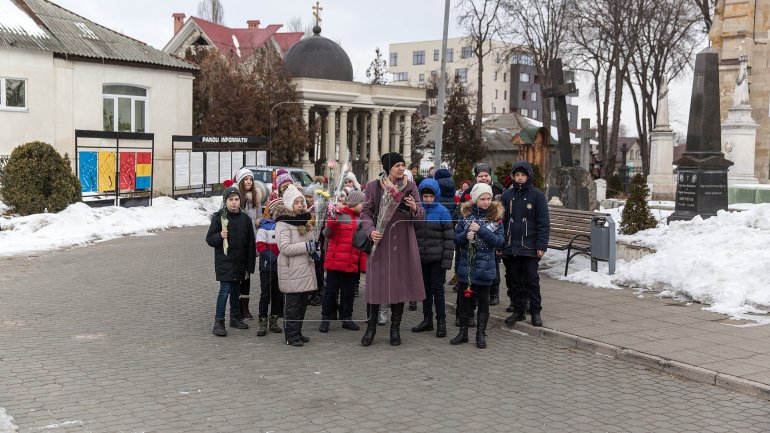 A requiem was held at grave of poet Grigore Vieru (PHOTO)