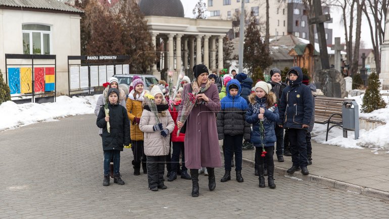 A requiem was held at grave of poet Grigore Vieru (PHOTO)