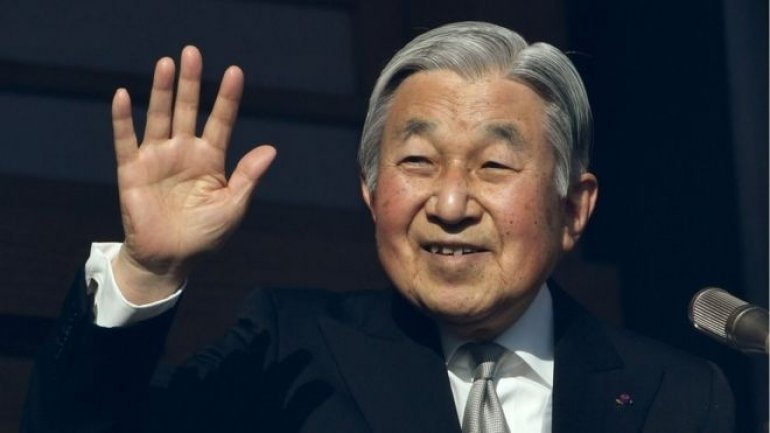 Emperor Akihito: Japan considers moves to allow 2018 abdication - reports