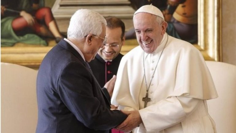 Palestinian leader Mahmoud Abbas meets Pope at Vatican