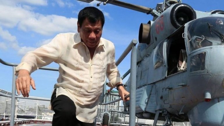 Philippines' Duterte threatens martial law