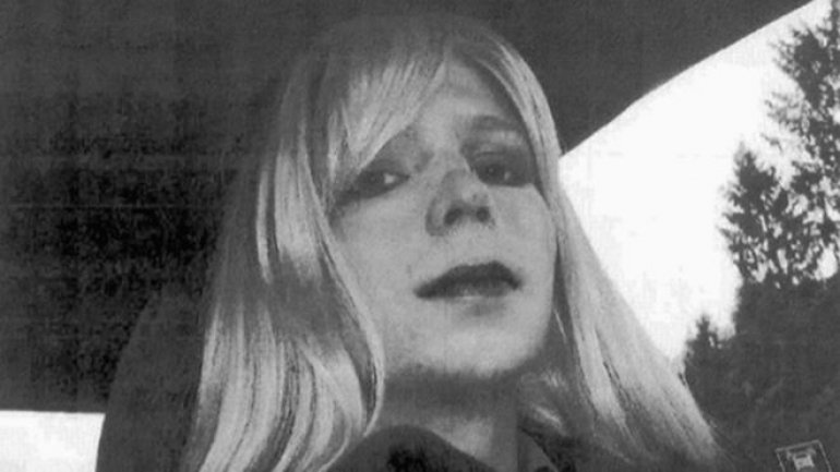 Obama commutes Chelsea Manning sentence