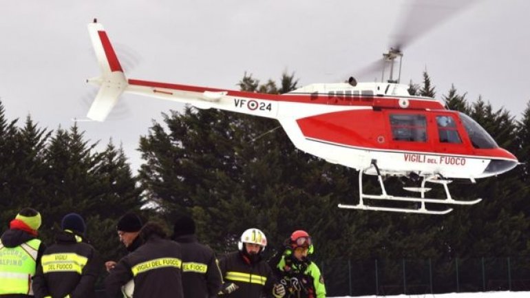 Rigopiano avalanche: Eight found alive in Italy hotel after two days