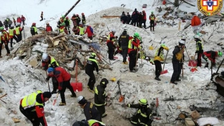 Five bodies found, 15 still missing in Italy hotel avalanche