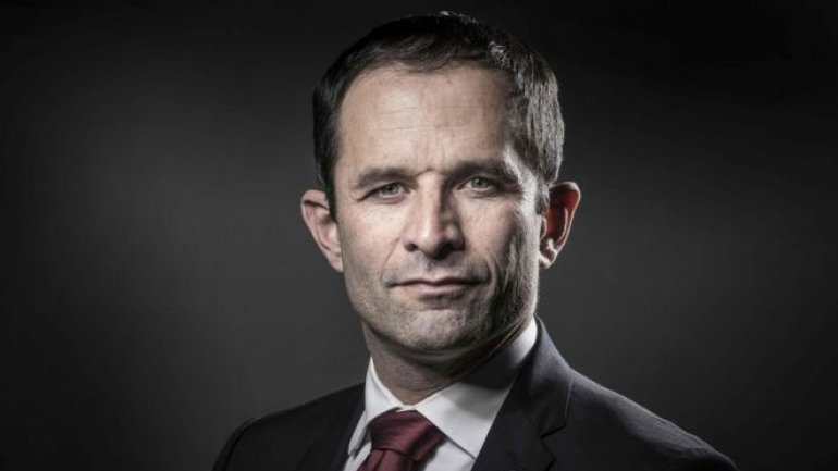 Benoit Hamon to be Socialist candidate in French election