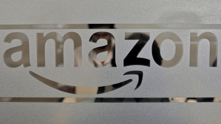 Amazon apologises for India flag doormat fiasco