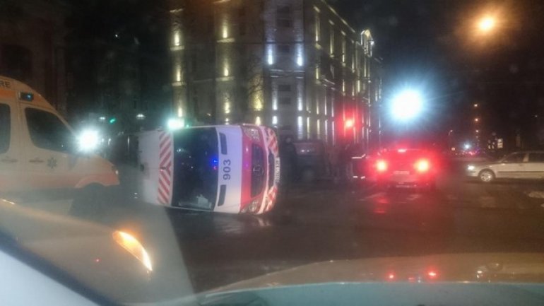 Minibus overthrew speeding ambulance in Chisinau