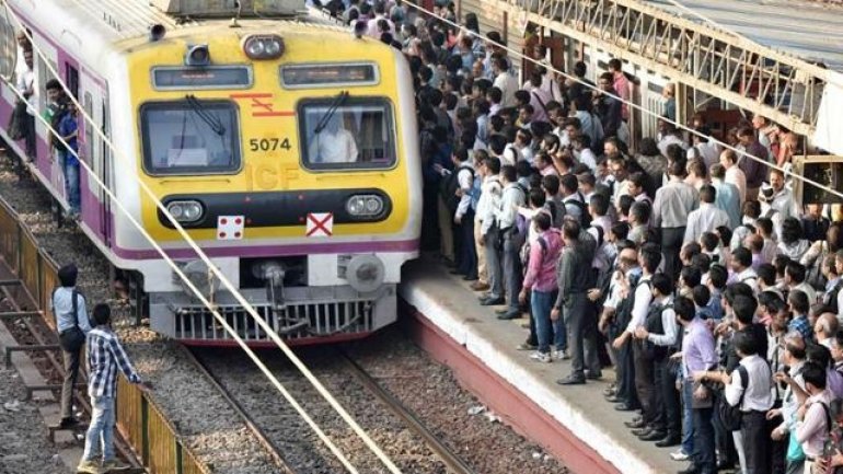 India teenagers die while taking selfies with train