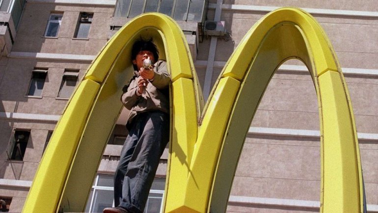 McDonald's agrees China franchise sale