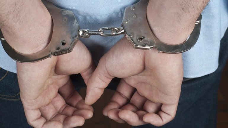 Driving instructor DETAINED by National Anti-corruption Center officers for influence peddling