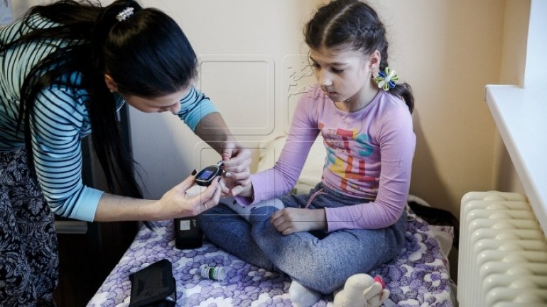 Premiere in Moldova: Children with diabetes receive free devices for blood glucose monitoring