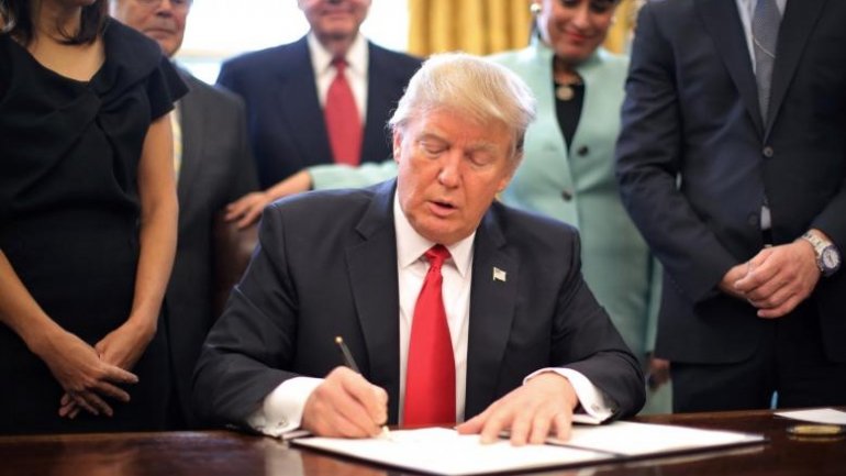 Trump signs executive order to slash regulations