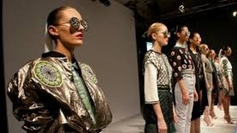 Berlin Fashion Week - Colorful collection of inspired craziness (VIDEO)