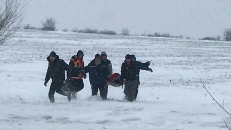 Hero-rescuers carried woman in labor to hospital