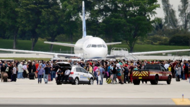 Florida airport gunman "was hearing voices"