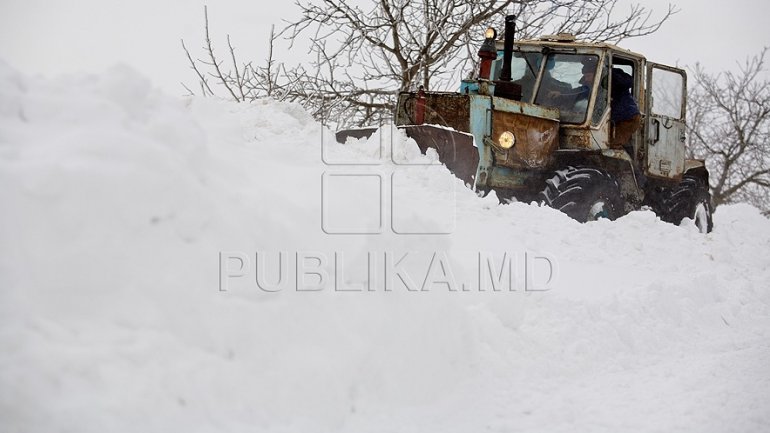 People throughout Moldova rescued by policemen from blizzards