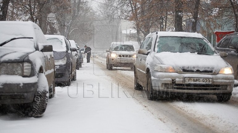 Blizzard hits Moldova. Snow clean up on local and national roads