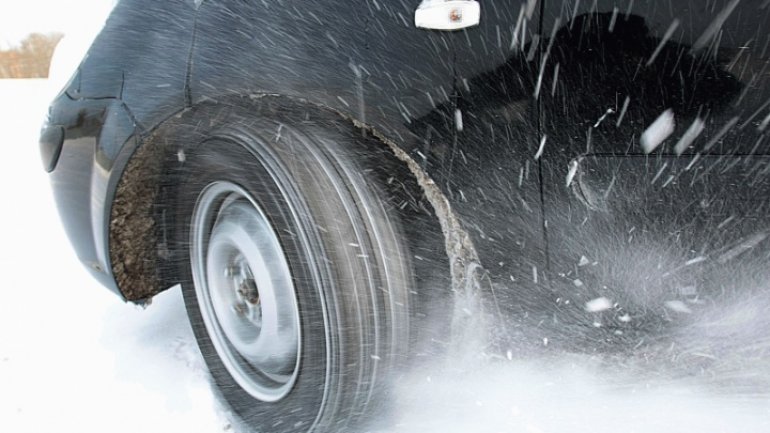 Special driving course teaches drivers to avoid accidents in bad weather conditions