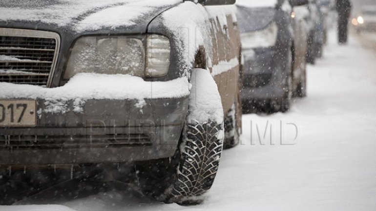 Driving hard on Moldova's roads. 100 people, taken out of snow banks