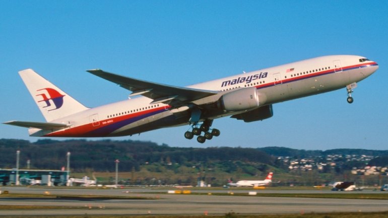 MH370: Search for vanished Malaysian airliner suspended