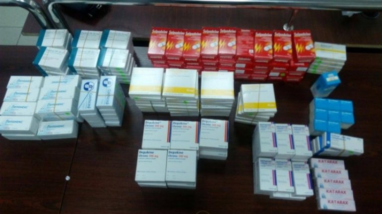 Medicines smugglers, halted by customs officers