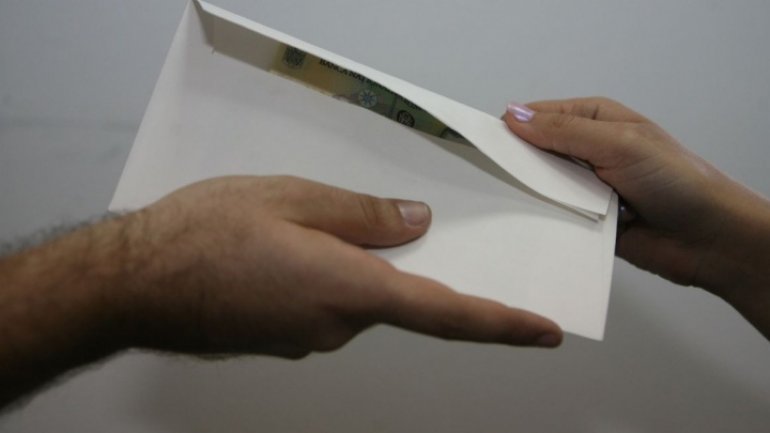 Fiscal Service launched campaign urging people to refuse being paid off the books