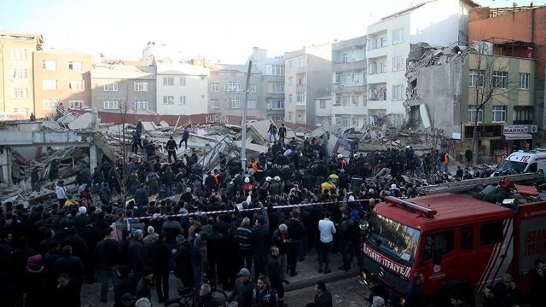 2 killed, 17 injured in building collapse in Istanbul (PHOTO/VIDEO)