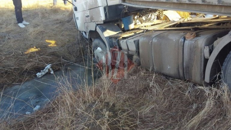 Drunk Moldovan driver overturns truck in Romania