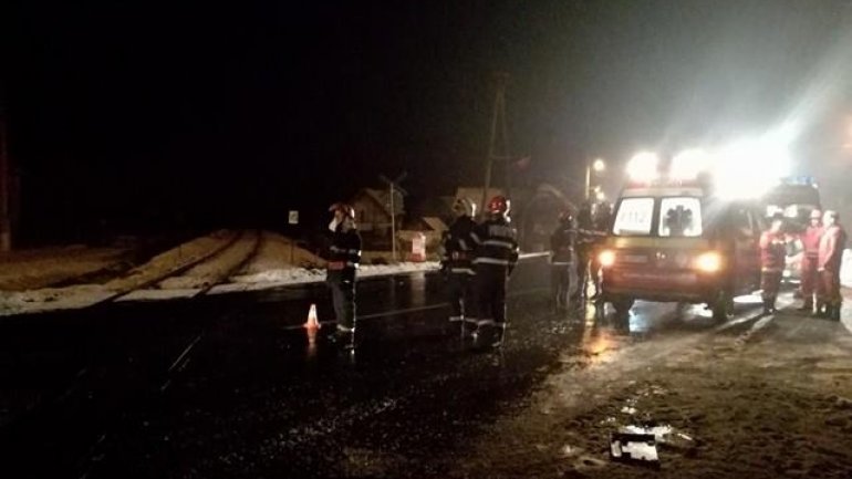 Minibus on route Germany-Moldova hit by a train in Romania (VIDEO)