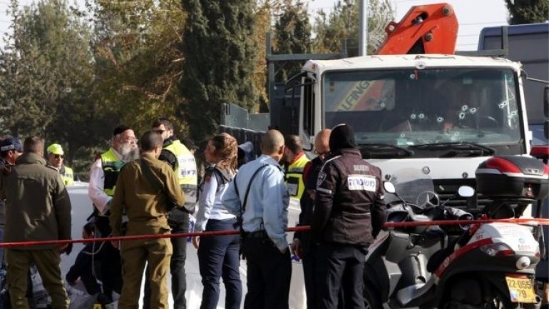 Palestinian kills four by ramming truck into crowd in Jerusalem