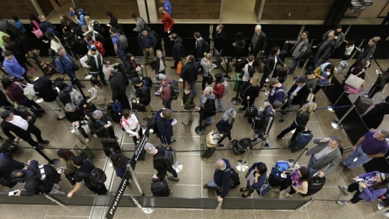 Massive lines at US airports after nationwide customs outage