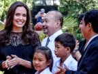 Angelina Jolie makes first public appearance since split 