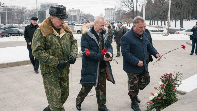 Soldiers killed in Afghan war commemorated in Chisinau (PHOTO)