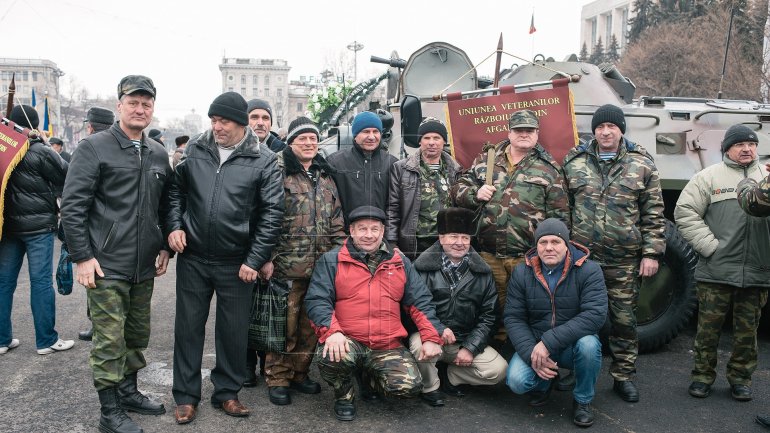 Soldiers killed in Afghan war commemorated in Chisinau (PHOTO)