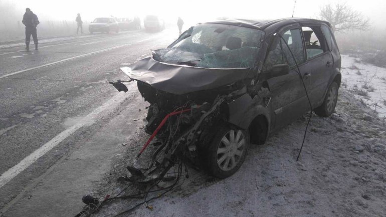 Car catches fire on Chisinau-Orhei route. Four injured, one in serious condition (PHOTO)