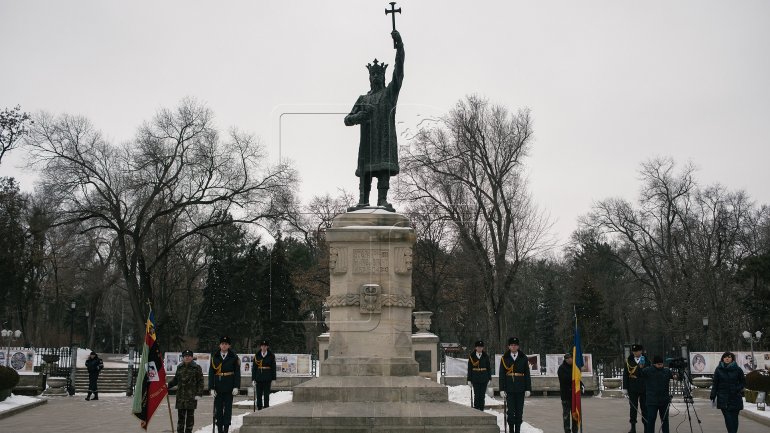 Soldiers killed in Afghan war commemorated in Chisinau (PHOTO)