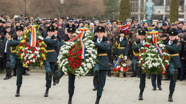 Soldiers killed in Afghan war commemorated in Chisinau (PHOTO)