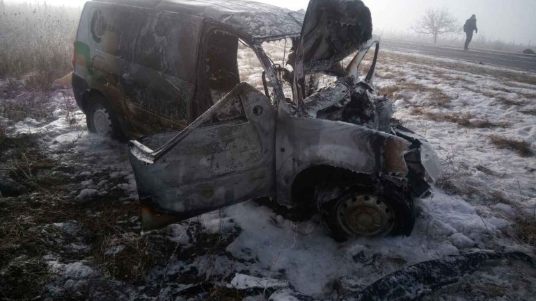 Car catches fire on Chisinau-Orhei route. Four injured, one in serious condition (PHOTO)