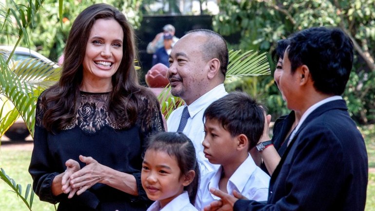 Angelina Jolie makes first public appearance since split 