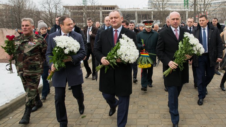 Soldiers killed in Afghan war commemorated in Chisinau (PHOTO)