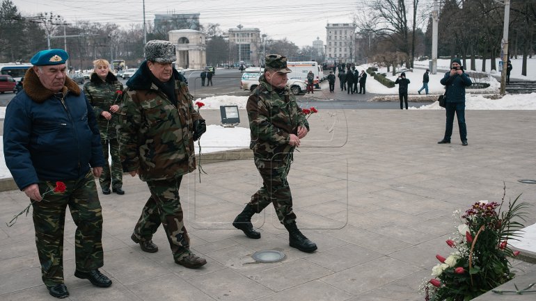 Soldiers killed in Afghan war commemorated in Chisinau (PHOTO)