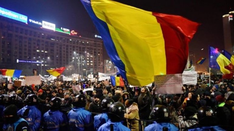 Protests in Romania grow over corruption decree