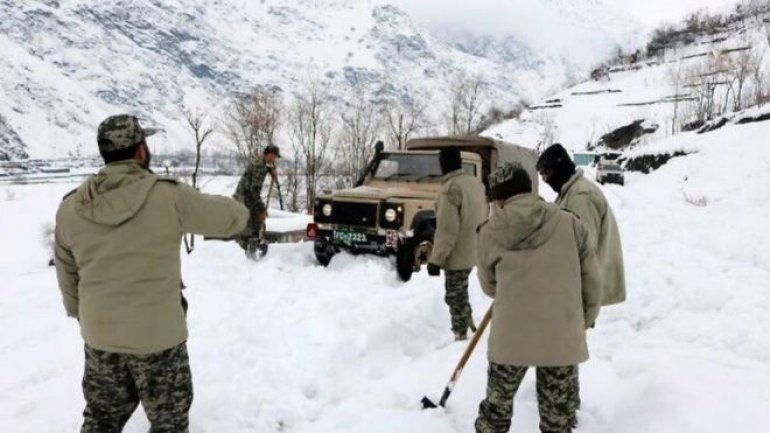 Afghanistan and Pakistan avalanches kill more than 100