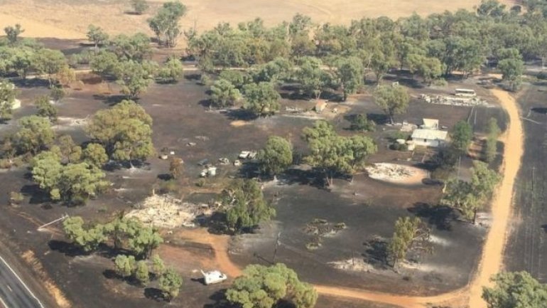 Australia bushfires: "Most buildings" in tiny town damaged