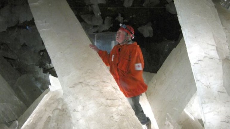 Naica's crystal caves hold long-dormant life