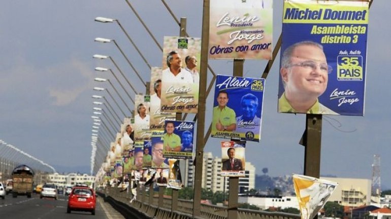 Ecuador election: Voting to succeed President Correa begins