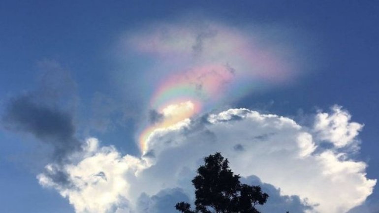 Singapore "fire rainbow" cloud phenomenon lights up sky