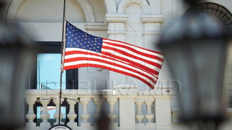 Russian and Ukrainian ethnics stage antagonist protests in front of U.S. embassy