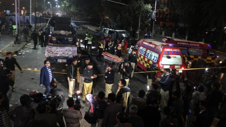 Blast kills at least 10 in Pakistani city of Lahore